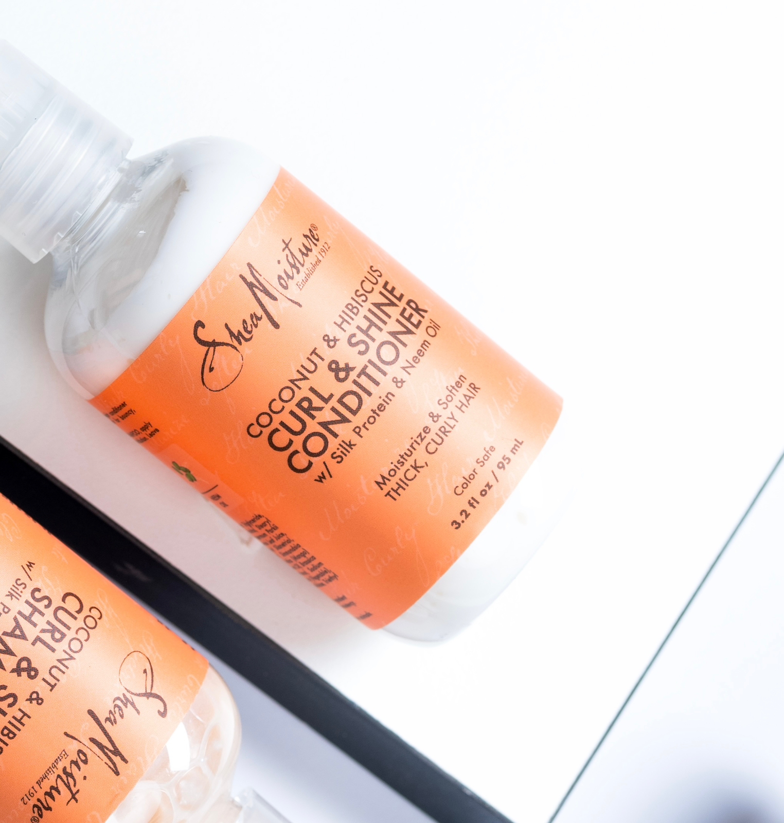 Shea Moisture Coconut and Hibiscus Curl & Shine Conditioner شيا مويستشر بلسم للشعر الكيرلي