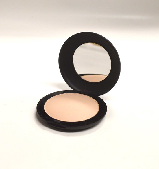Make Up Factory Mineral Compact Powder #1 Ivory بودرة مضغوطة معدنية من ميك أب فاكتوري