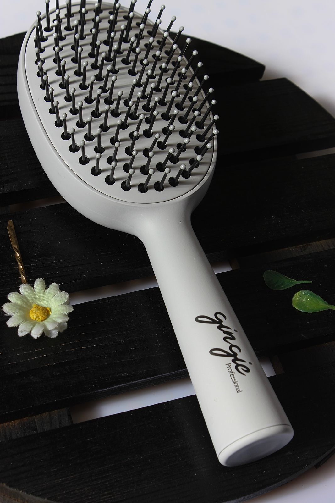 GINGIE Pure Self-Cleaning Hair Comb جنجي مشط مخصص لتنظيف الشعر