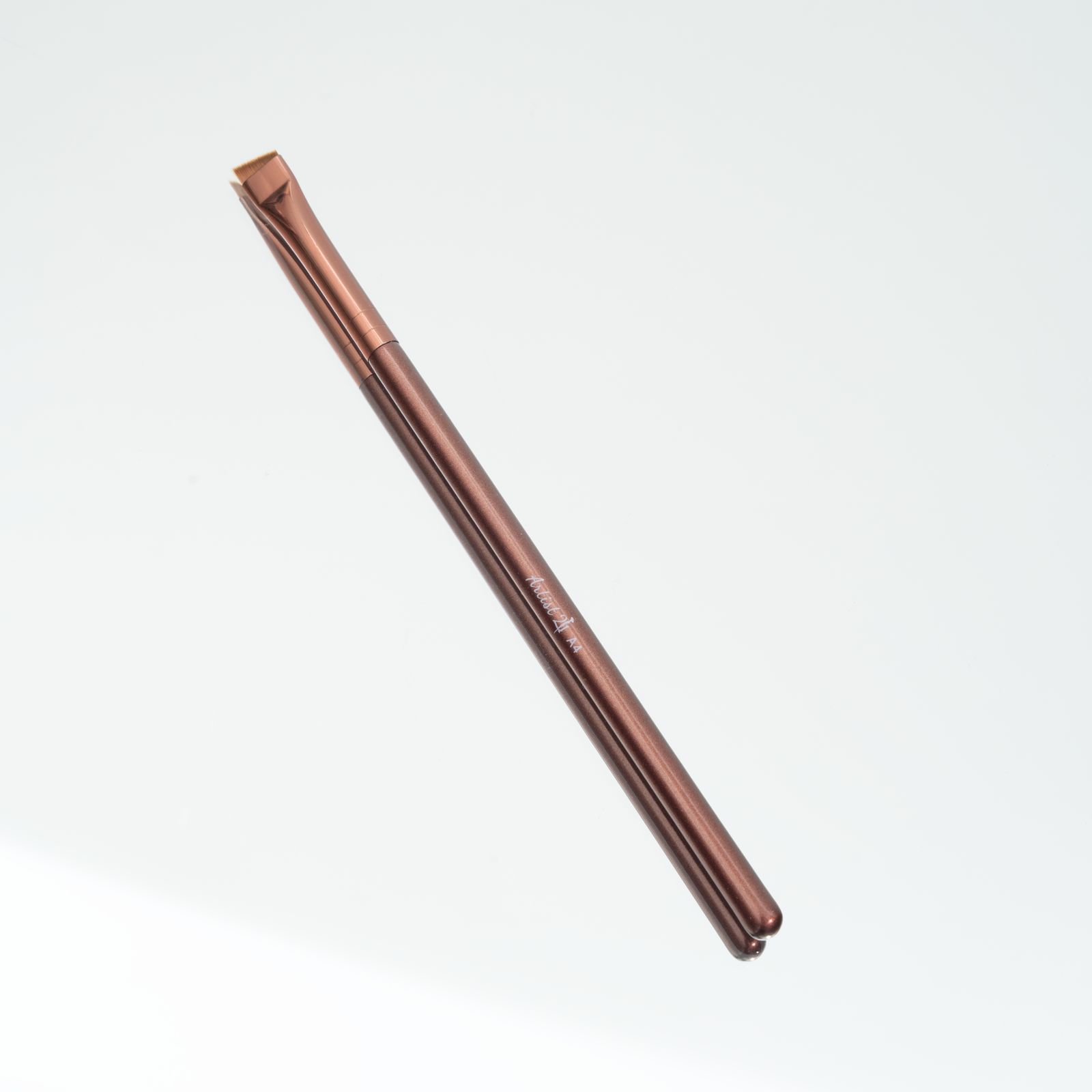ARTIST ANGULAR EYEBROW A4 فرشاة للحواجب