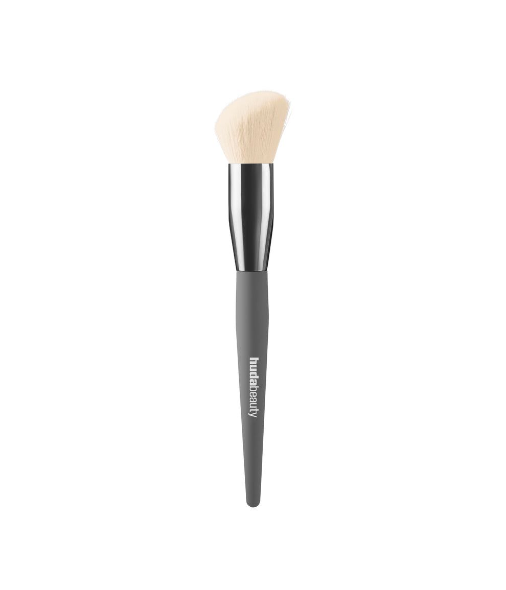 HUDA BEAUTY DIFFUSING CHEEK BRUSH هدى بيوتي فرشاة لأحمر الخدود