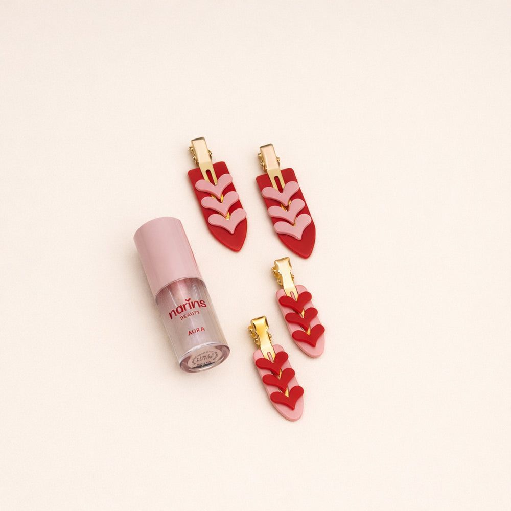 NARINS BEAUTY THE GLOSS & GO EDIT.(AURA Cooling Lip Gloss + BUN BUN Butterfly Hair Clips) نارين بيوتي گلوس ملمع للشفاه & مشابك للشعر