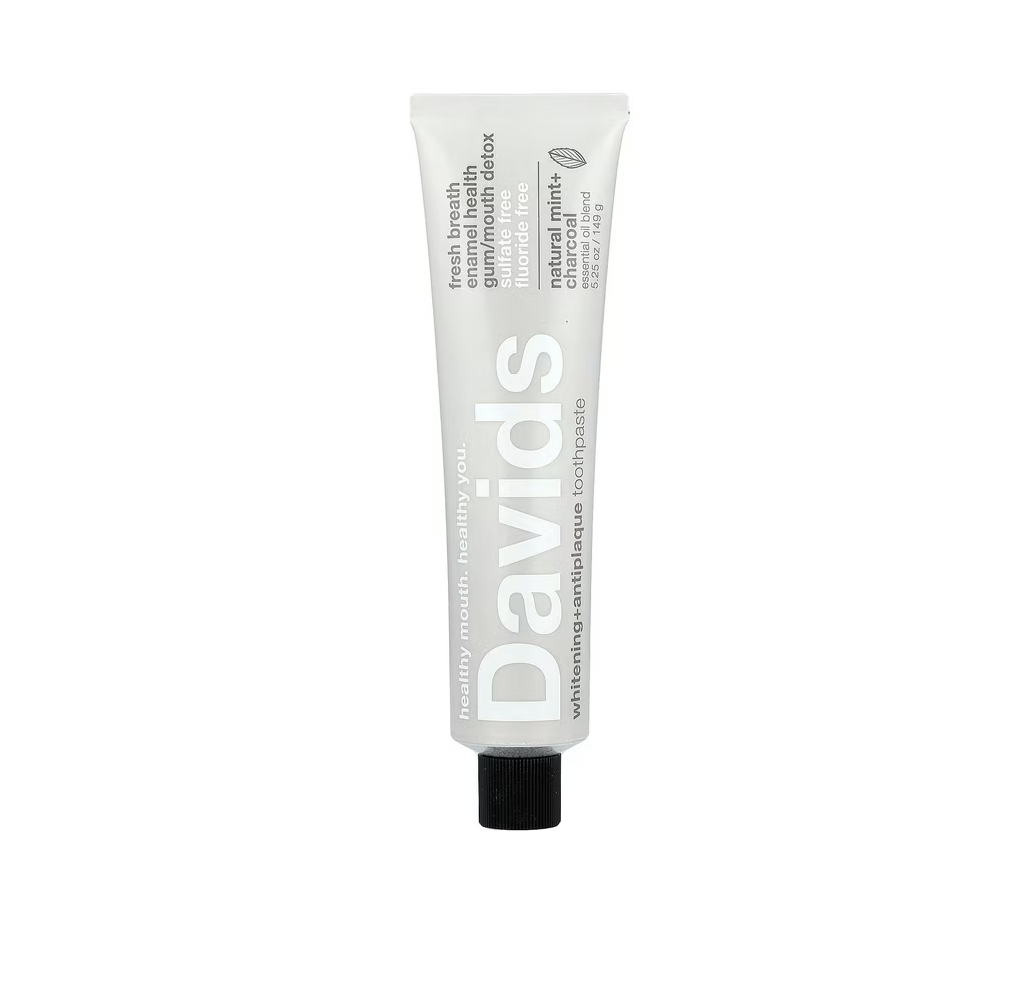 DAVIDS Whitening AntiPlaque Toothpaste With Natural Mint + Charcoal 149g ديفيدز معجون الطبيعي لتبييض آمن، نفس منعش، ومينا أسنان قوية.